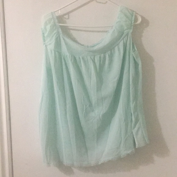 Vintage pale blue top with floral embroidery 🌼 - Picture 3 of 3